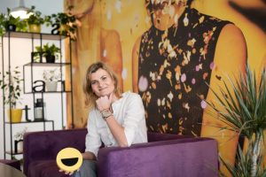 CEO Smartney Katarzyna Jozwik w biurze